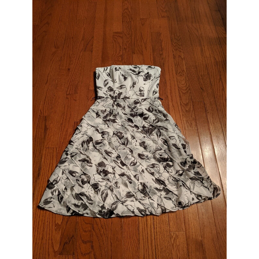 White House Black Market Size 00 White Black Floral Print Dress NWT